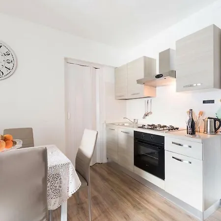 Elena Apartman *