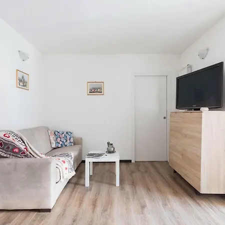 Elena Apartman *